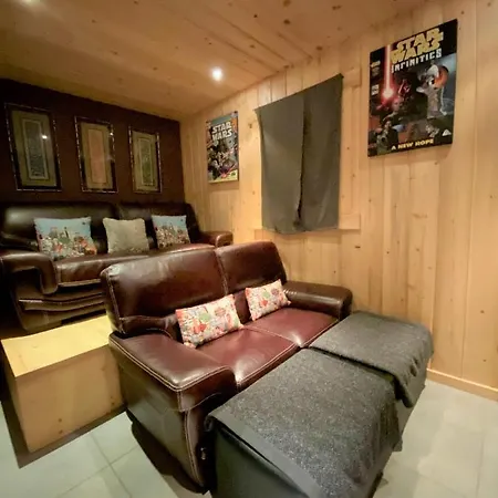Calittum Luxe & Sunny Chalet 12 Personnes شاليه لا تزوماز